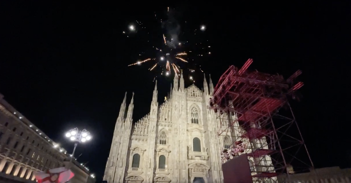 VIDEO Inter Milan 1 0 Festa Grande In Piazza Duomo Con Fuochi D