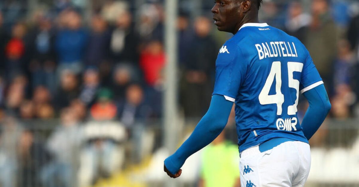 Balotelli Provocato Da Un Tifoso Corri E Impegnati La Reazione Di