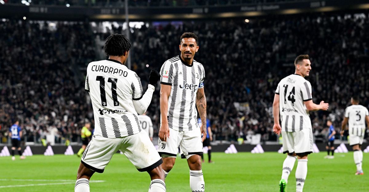 Juve Le Maglie Celebrative Di Alex Sandro E Cuadrado Al J Museum