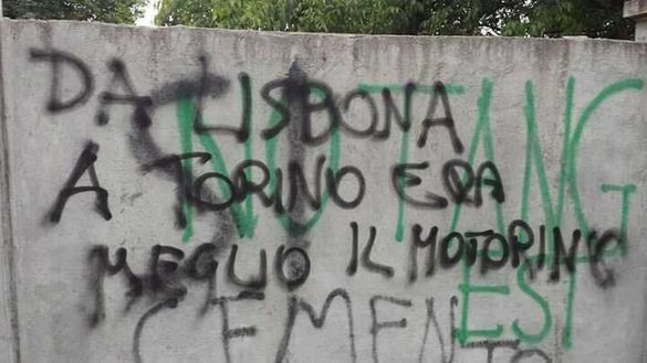 Superga Imbrattati I Muri Della Strada Con Scritte Contro I Caduti