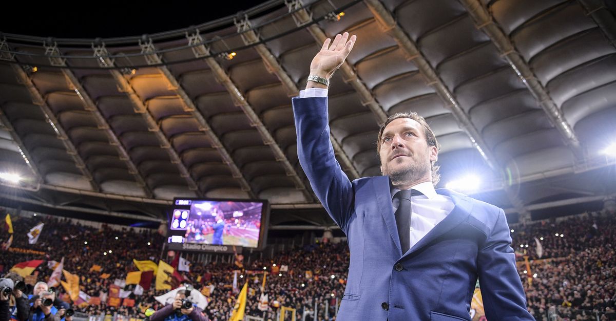 Totti Anni Fa Lesordio Con La Roma E La Uefa Lo Celebra Il