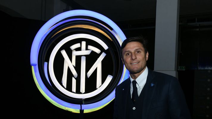 Video Gli Auguri Dellinter A Zanetti Anni Vissuti Di Corsa Pi