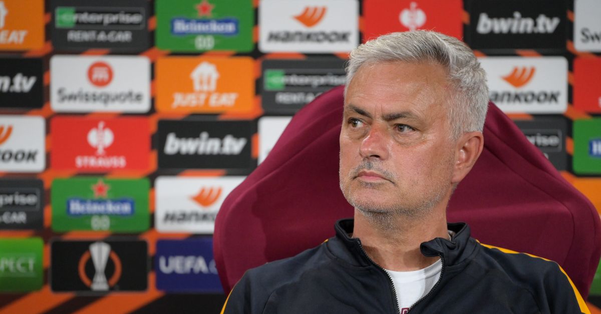 Mourinho Non ho contatti con altri club Dybala può giocare 30 minuti