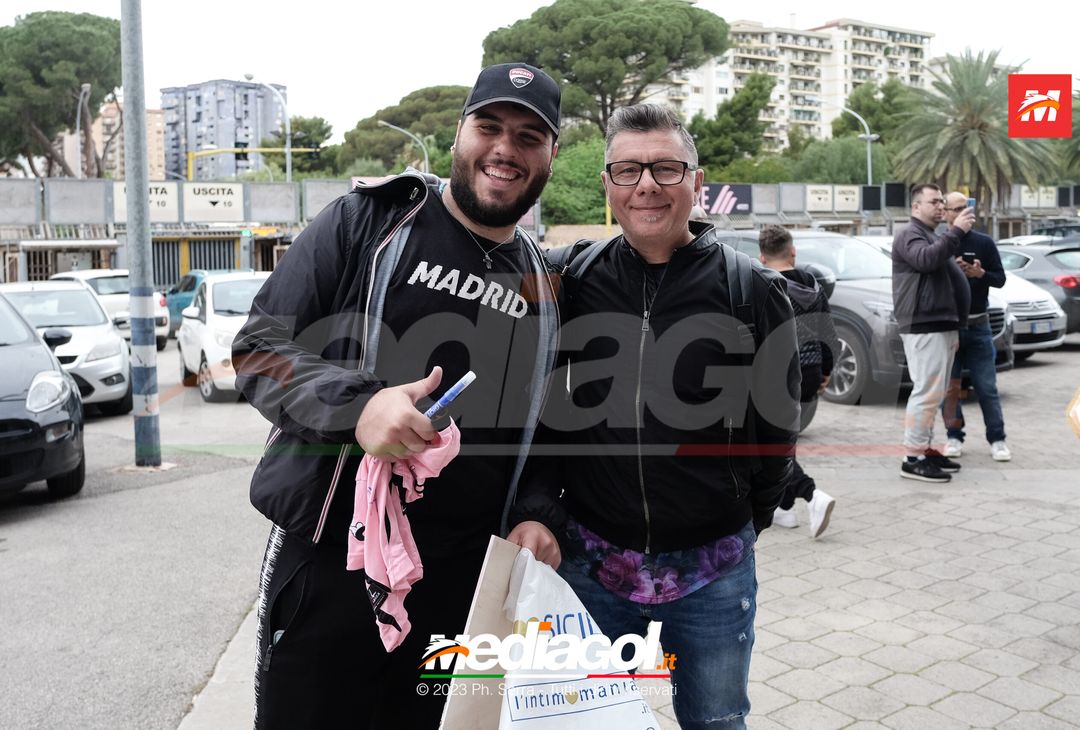 Foto Cagliari Palermo I Rosanero In Partenza Dal Renzo Barbera