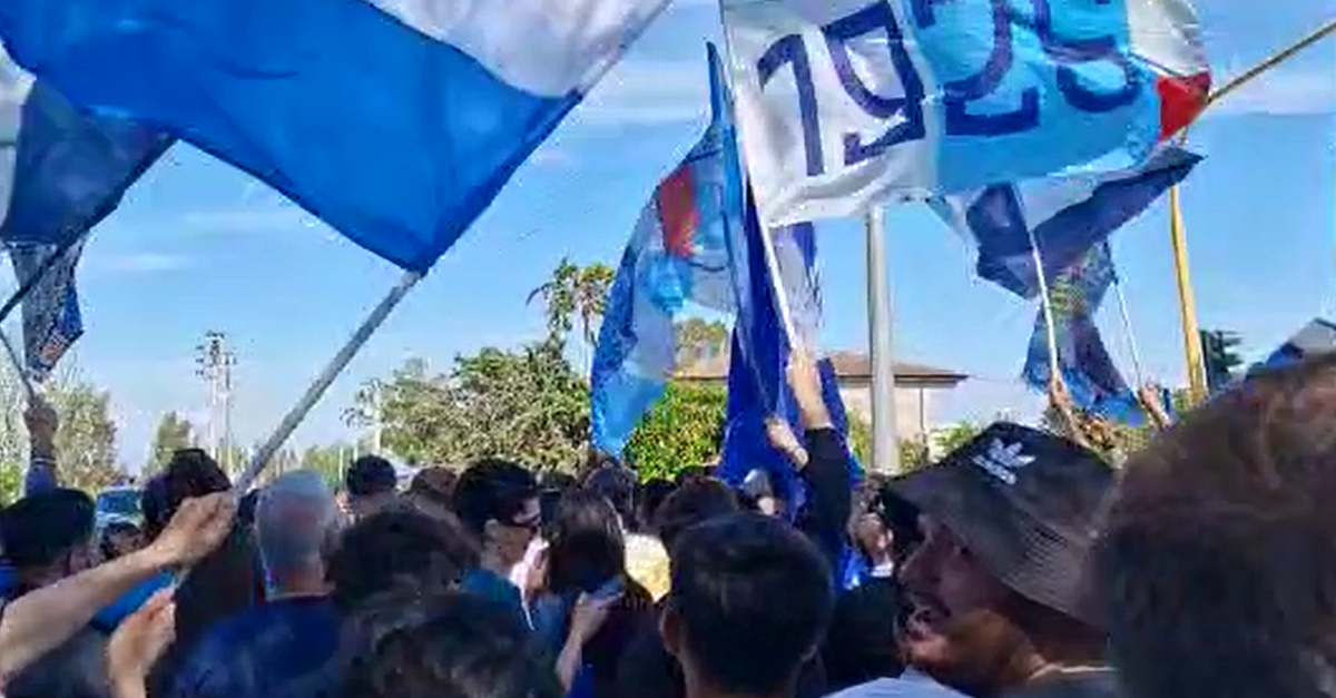 Video Tanti Tifosi Azzurri Attendono Larrivo Del Napoli A Grazzanise