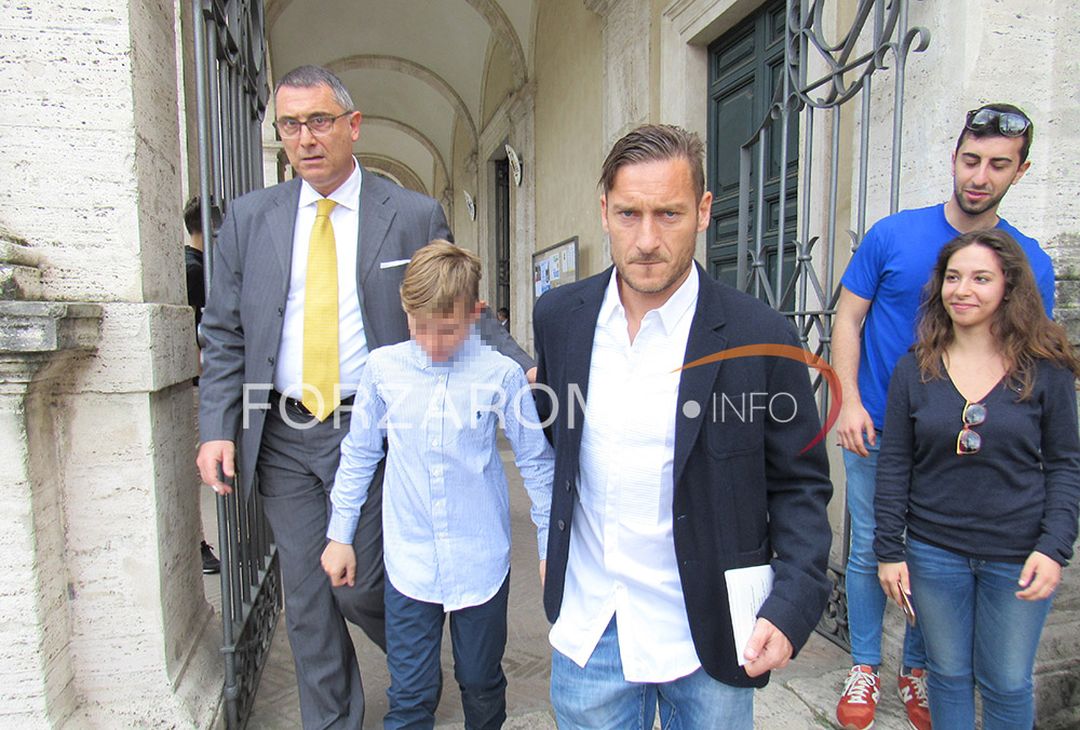 Gallery Totti E Ilary Al Battesimo Di Isabel Forzaroma Info