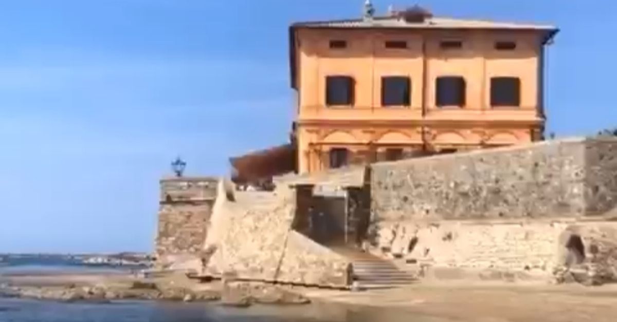 Video Tifoso Della Roma Davanti Il Resort Di Friedkin La Richiesta