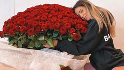 Sensi, mazzo enorme di rose alla sua Giulia Amodio. Lei: “Wonderful surprise, ti amo”