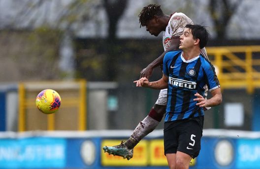 SESTO SAN GIOVANNI, ITALY - NOVEMBER 23: Niccolo Squizzato (R) of FC Internazionale competes for the ball with Odjoubie Hamed Kone (back) of Torino FC during the Primavera 1 match between FC Internazionale U19 and Torino FC U19 at Stadio Breda on November 23, 2019 in Sesto San Giovanni, Italy. (Photo by Marco Luzzani - Inter/Inter via Getty Images) SESTO SAN GIOVANNI, ITALY - NOVEMBER 23: Niccolo Squizzato (R) of FC Internazionale competes for the ball with Odjoubie Hamed Kone (back) of Torino FC during the Primavera 1 match between FC Internazionale U19 and Torino FC U19 at Stadio Breda on November 23, 2019 in Sesto San Giovanni, Italy. (Photo by Marco Luzzani - Inter/Inter via Getty Images)