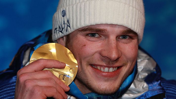 WHISTLER, BC - FEBRUARY 27: Giuliano Razzoli of Italy celebrates the gold medal during the medal ceremony for the Alpine Men's Slalom on day 16 of the Vancouver 2010 Winter Olympics at Whistler Medals Plaza on February 27, 2010 in Whistler, Canada. (Photo by Alexander Hassenstein/Bongarts/Getty Images) Sci Alpino, Giuliano Razzoli diventa papà: stamattina è nato il piccolo Emanuele - immagine 1