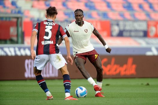 BOLOGNA, ITALY - AUGUST 22: Mamadou Coulibaly of US Salernitana in action during the Serie A match between Bologna FC v US Salernitana at Stadio Renato Dall'Ara on August 22, 2021 in Bologna, Italy. (Photo by Mario Carlini / Iguana Press/Getty Images) BOLOGNA, ITALY - AUGUST 22: Mamadou Coulibaly of US Salernitana in action during the Serie A match between Bologna FC v US Salernitana at Stadio Renato Dall'Ara on August 22, 2021 in Bologna, Italy. (Photo by Mario Carlini / Iguana Press/Getty Images)