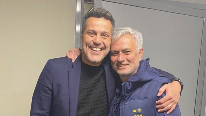 Roma-Udinese, visita speciale per Mou: c’è Julio César Roma-Udinese, visita speciale per Mou: c’è Julio César - immagine 1