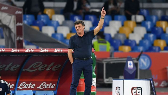 NAPLES, ITALY - SEPTEMBER 26: Walter Mazzarri Cagliari Calcio coach gestures during the Serie A match between SSC Napoli and Cagliari Calcio at Stadio Diego Armando Maradona on September 26, 2021 in Naples, Italy. (Photo by Francesco Pecoraro/Getty Images) NAPLES, ITALY - SEPTEMBER 26: Walter Mazzarri Cagliari Calcio coach gestures during the Serie A match between SSC Napoli and Cagliari Calcio at Stadio Diego Armando Maradona on September 26, 2021 in Naples, Italy. (Photo by Francesco Pecoraro/Getty Images)