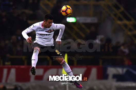 BOLOGNA, ITALY - NOVEMBER 20:  Simone Lo Faso, of Palermo, in action during the Serie A match between Bologna FC and US Citta di Palermo at Stadio Renato Dall'Ara on November 20, 2016 in Bologna, Italy.  (Photo by Tullio M. Puglia/Getty Images) 