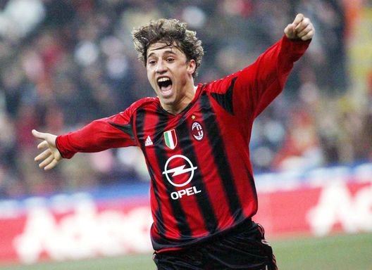  Hernan Crespo festeggia il suo gol al 94' in Milan-Lazio 2-1 del 6 febbraio 2005 (credits: GETTY Images) 
