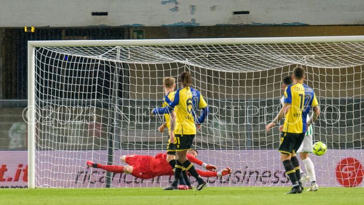 Montipò vola, è lui il migliore dell’Hellas col Sassuolo Montipò vola, è lui il migliore dell’Hellas col Sassuolo - immagine 1