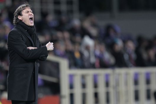 FLORENCE, ITALY - JANUARY 25: Rudi Garcia manager of AS Roma gives instructions during the Serie A match between ACF Fiorentina and AS Roma at Stadio Artemio Franchi on January 25, 2015 in Florence, Italy. (Photo by Gabriele Maltinti/Getty Images) FLORENCE, ITALY - JANUARY 25: Rudi Garcia manager of AS Roma gives instructions during the Serie A match between ACF Fiorentina and AS Roma at Stadio Artemio Franchi on January 25, 2015 in Florence, Italy. (Photo by Gabriele Maltinti/Getty Images)