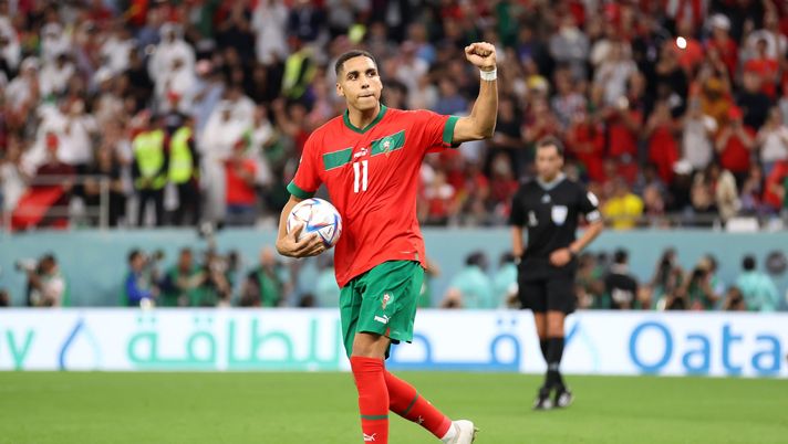AL RAYYAN, QATAR - DECEMBER 06: Abdelhamid Sabiri of Morocco celebrates scoring the team's first penalty in the penalty shoot out during the FIFA World Cup Qatar 2022 Round of 16 match between Morocco and Spain at Education City Stadium on December 06, 2022 in Al Rayyan, Qatar. (Photo by Catherine Ivill/Getty Images) Sabiri, la Fiorentina aspetta: c’è il rischio asta, il Mondiale non aiuta - immagine 1
