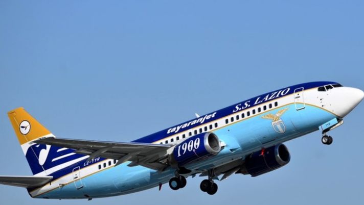 Dopo tante polemiche, tutti pronti per il decollo per Crotone-Lazio: intanto sui social... 