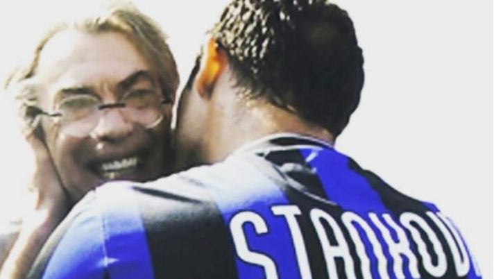 Stankovic abbraccia Massimo Moratti: “Buon compleanno Presidente, unico” 