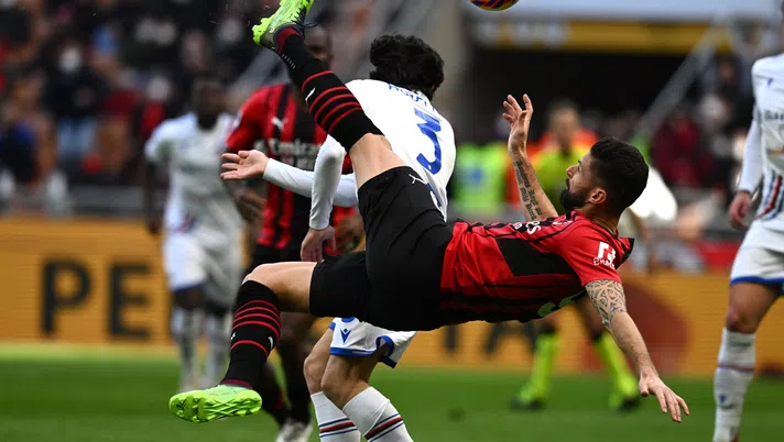 MILAN, ITALY - FEBRUARY 13: Olivier Giroud of AC Milan in action during the Serie A match between AC Milan and UC Sampdoria at Stadio Giuseppe Meazza on February 13, 2022 in Milan, Italy. (Photo by Claudio Villa/AC Milan via Getty Images)