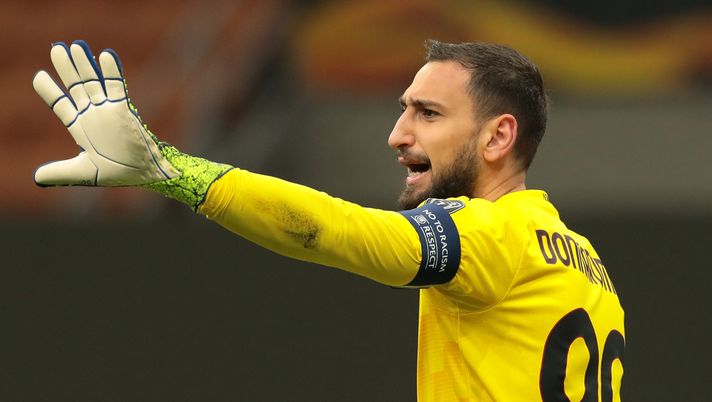 MILAN, ITALY - MARCH 18: Gianluigi Donnarumma of AC Milan gestures during the UEFA Europa League Round of 16 Second Leg match between AC Milan and Manchester United at San Siro on March 18, 2021 in Milan, Italy. Sporting stadiums around Europe remain under strict restrictions due to the Coronavirus Pandemic as Government social distancing laws prohibit fans inside venues resulting in games being played behind closed doors. (Photo by Emilio Andreoli/Getty Images) MILAN, ITALY - MARCH 18: Gianluigi Donnarumma of AC Milan gestures during the UEFA Europa League Round of 16 Second Leg match between AC Milan and Manchester United at San Siro on March 18, 2021 in Milan, Italy. Sporting stadiums around Europe remain under strict restrictions due to the Coronavirus Pandemic as Government social distancing laws prohibit fans inside venues resulting in games being played behind closed doors. (Photo by Emilio Andreoli/Getty Images)