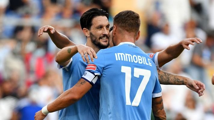 ROME, ITALY - AUGUST 28: Ciro Immobile of SS Lazio celebrates after scoring the second goal of his team with his team mates during the Serie A match between SS Lazio and Spezia Calcio at Stadio Olimpico on August 28, 2021 in Rome, Italy. (Photo by Marco Rosi/Getty Images) ROME, ITALY - AUGUST 28: Ciro Immobile of SS Lazio celebrates after scoring the second goal of his team with his team mates during the Serie A match between SS Lazio and Spezia Calcio at Stadio Olimpico on August 28, 2021 in Rome, Italy. (Photo by Marco Rosi/Getty Images)