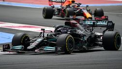 VIDEO – Tra sorpassi e incidenti, la super sfida Hamilton-Verstappen