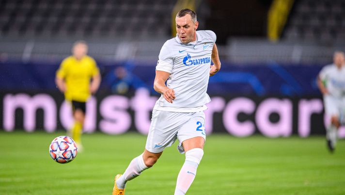 DORTMUND, GERMANY - OCTOBER 28: Artem Dzyuba of St. Petersburg kicks the ball during the UEFA Champions League Group F stage match between Borussia Dortmund and Zenit St. Petersburg at Signal Iduna Park on October 28, 2020 in Dortmund, Germany. (Photo by Lukas Schulze/Getty Images) 