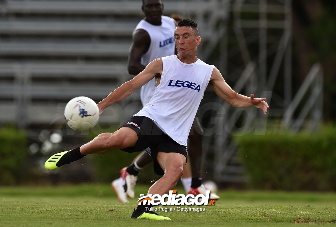  PALERMO, ITALY - AUGUST 16:  Cesar Falletti in action during a US Citta' di Palermo training session at Carmelo Onorato training center on August 16, 2018 in Palermo, Italy.  (Photo by Tullio M. Puglia/Getty Images) 