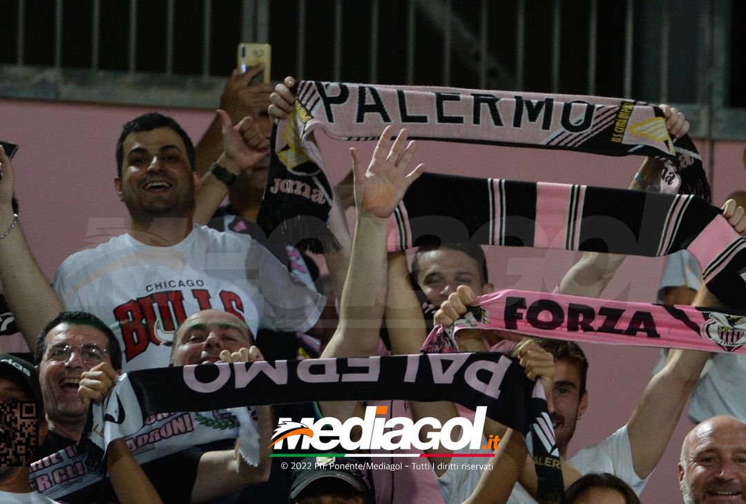 FOTOTIFO, Palermo-Genoa 1-0: i tifosi allo stadio “Renzo Barbera” (Gallery) - immagine 59