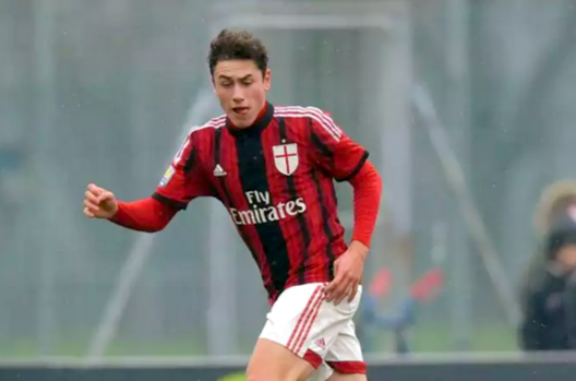 Davide Calabria, terzino del Milan (fonte foto: calciogazzetta.it) Davide Calabria, terzino del Milan (fonte foto: calciogazzetta.it)
