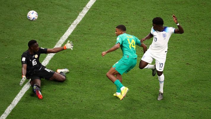 AL KHOR, QATAR - DECEMBER 04: Bukayo Saka of England scores the team's third goal Edouard Mendy of Senegal during the FIFA World Cup Qatar 2022 Round of 16 match between England and Senegal at Al Bayt Stadium on December 04, 2022 in Al Khor, Qatar. (Photo by Robert Cianflone/Getty Images) Qatar 2022, Inghilterra-Senegal 3-0: ai quarti sfida con la Francia - immagine 1