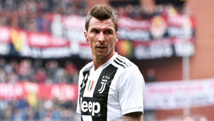 GENOA, ITALY - MARCH 17: Mario Mandzukic of Juventus looks on during the Serie A match between Genoa CFC and Juventus at Stadio Luigi Ferraris on March 17, 2019 in Genoa, Italy. (Photo by Paolo Rattini/Getty Images) Juve, occhio a Mandzukic. La Gazzetta: “Ha staccato la spina e può andarsene” - immagine 1