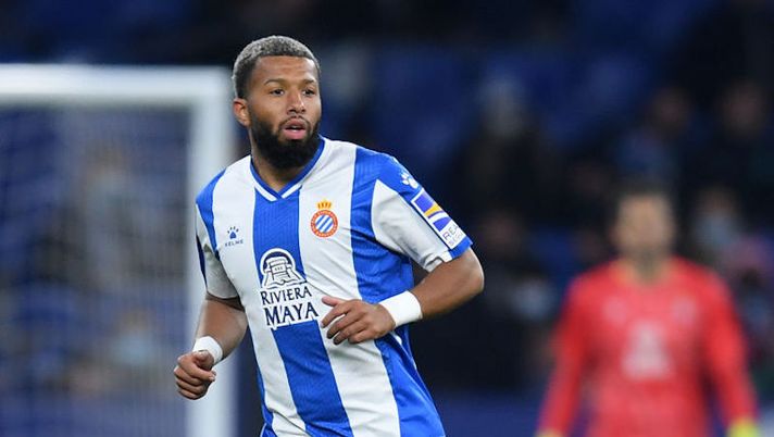 BARCELONA, SPAIN - JANUARY 21: Tonny Vilhena of Espanyol looks on during the La Liga Santander match between RCD Espanyol and Real Betis at RCDE Stadium on January 21, 2022 in Barcelona, Spain. (Photo by Alex Caparros/Getty Images) UFFICIALE – Salernitana, colpo Vilhena per il centrocampo: avrà la numero 10 - immagine 1