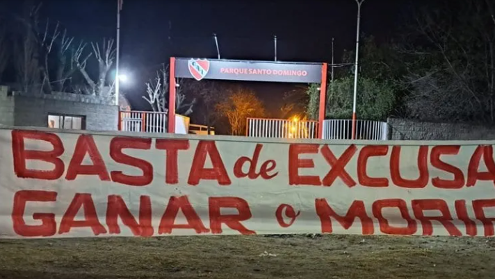 Derby di Avellaneda, Independiente: striscioni con minacce ai giocatori in vista del Clásico con il Racing Derby di Avellaneda, Independiente: striscioni con minacce ai giocatori in vista del Clásico con il Racing - immagine 1