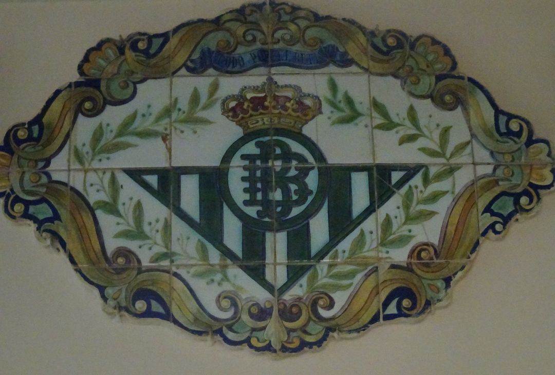  Un particolare della peña bética 'Puerta de la Carne' 