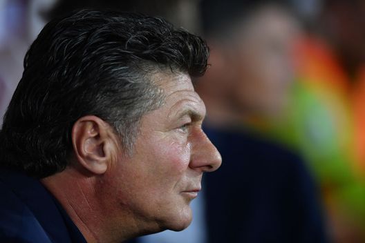  TURIN, ITALY - SEPTEMBER 16: Torino FC head coach Walter Mazzari looks on during the Serie A match between Torino FC and US Lecce at Stadio Olimpico di Torino on September 16, 2019 in Turin, Italy. (Photo by Valerio Pennicino/Getty Images) 