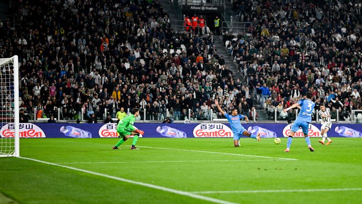 TURIN, ITALY - APRIL 23: Angel Di Maria of Juventus scores his team's first goal but which is later disallowed following a VAR review during the Serie A match between Juventus and SSC Napoli at Allianz Stadium on April 23, 2023 in Turin. (Photo by Daniele Badolato - Juventus FC/Juventus FC via Getty Images) juventus napoli