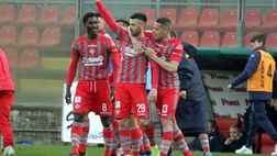 Il derby è finito ma la curva della Cremonese resta al suo posto: è festa, “Che bello è…”
