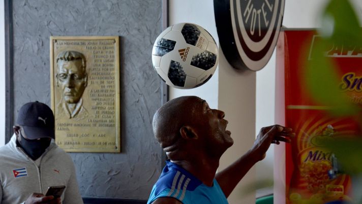 351 colpi di testa in un minuto: a Cuba un record da Guinness! 351 colpi di testa in un minuto: a Cuba un record da Guinness! - immagine 1