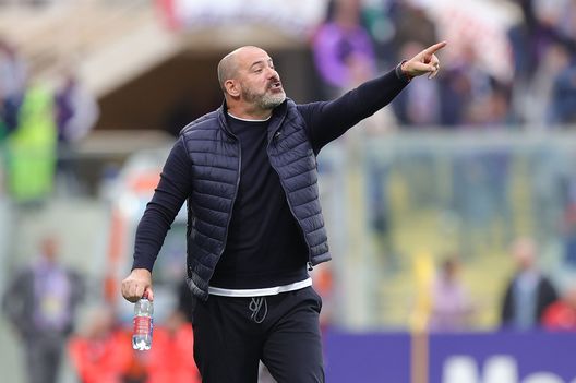 FLORENCE, ITALY - APRIL 30: Head UC Sampdoria coach Dejan Stankovic gestures during the Serie A match between ACF Fiorentina and UC Sampdoria at Stadio Artemio Franchi on April 30, 2023 in Florence, Italy. (Photo by Gabriele Maltinti/Getty Images) Sky: dopo l’incontro con la dirigenza, confermato Stankovic- immagine 2