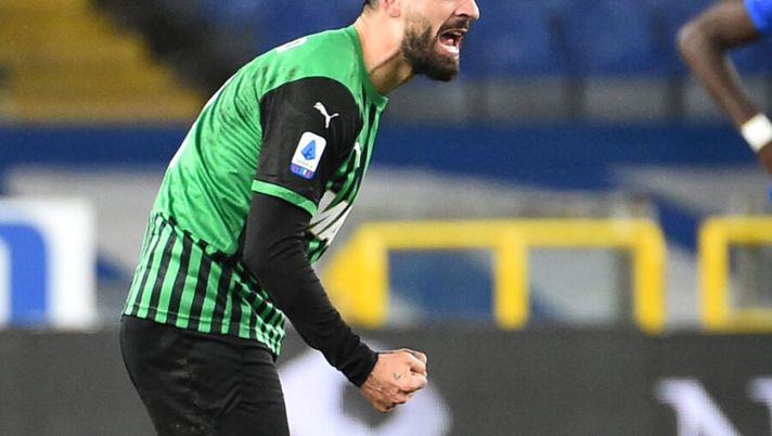GENOA, ITALY - DECEMBER 23: Fancesco Caputo of US Sassuolo celebrates after score 1-2 during the Serie A match between UC Sampdoria and US Sassuolo at Stadio Luigi Ferraris on December 23, 2020 in Genoa, Italy. (Photo by Paolo Rattini/Getty Images) Caputo, pagella insufficiente: “Ora il motivo è chiaro: fisicamente non è brillante” - immagine 1