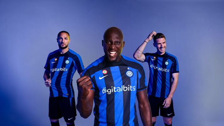 UFFICIALE – Inter, ecco la maglia home 22/23: “Nostro passato, presente e futuro” - immagine 1