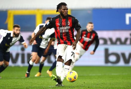 GENOA, ITALY - DECEMBER 06: Franck Kessie of AC Milan scores their sides first goal from the penalty spot during the Serie A match between UC Sampdoria and AC Milan at Stadio Luigi Ferraris on December 06, 2020 in Genoa, Italy. Sporting stadiums around Italy remain under strict restrictions due to the Coronavirus Pandemic as Government social distancing laws prohibit fans inside venues resulting in games being played behind closed doors. (Photo by Marco Luzzani/Getty Images) GENOA, ITALY - DECEMBER 06: Franck Kessie of AC Milan scores their sides first goal from the penalty spot during the Serie A match between UC Sampdoria and AC Milan at Stadio Luigi Ferraris on December 06, 2020 in Genoa, Italy. Sporting stadiums around Italy remain under strict restrictions due to the Coronavirus Pandemic as Government social distancing laws prohibit fans inside venues resulting in games being played behind closed doors. (Photo by Marco Luzzani/Getty Images)