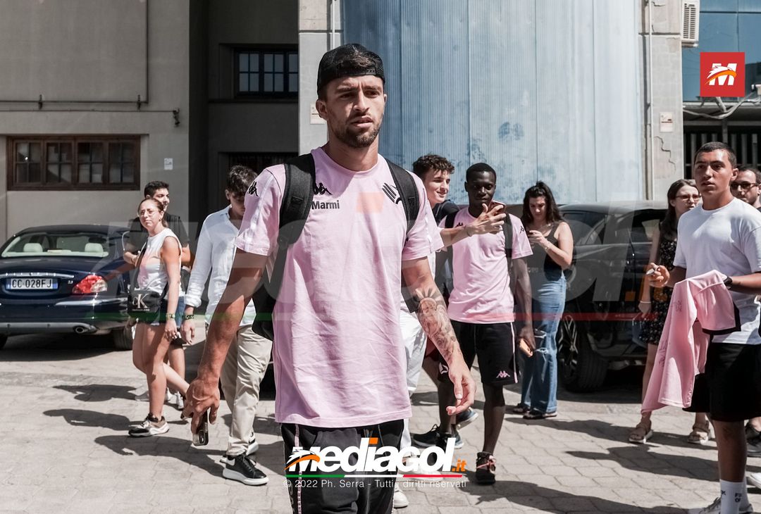 FOTO Frosinone-Palermo, i rosanero in partenza dallo stadio “Renzo Barbera” (Gallery) - immagine 35