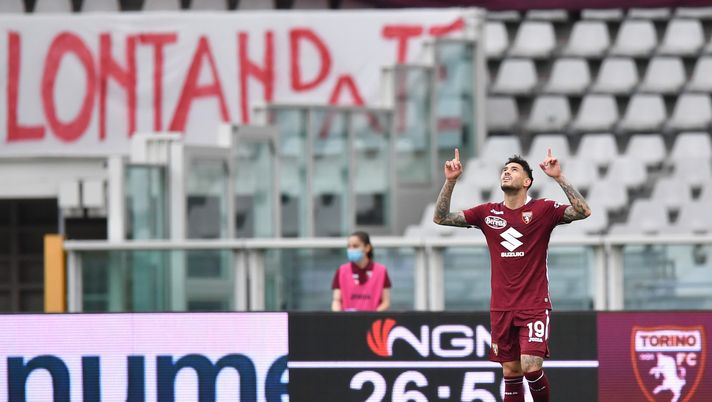TURIN, ITALY - APRIL 03: Antonio Sanabria of Torino F.C. celebrates after scoring their team's first goal during the Serie A match between Torino FC and Juventus at Stadio Olimpico di Torino on April 03, 2021 in Turin, Italy. Sporting stadiums around Italy remain under strict restrictions due to the Coronavirus Pandemic as Government social distancing laws prohibit fans inside venues resulting in games being played behind closed doors. (Photo by Valerio Pennicino/Getty Images) TURIN, ITALY - APRIL 03: Antonio Sanabria of Torino F.C. celebrates after scoring their team's first goal during the Serie A match between Torino FC and Juventus at Stadio Olimpico di Torino on April 03, 2021 in Turin, Italy. Sporting stadiums around Italy remain under strict restrictions due to the Coronavirus Pandemic as Government social distancing laws prohibit fans inside venues resulting in games being played behind closed doors. (Photo by Valerio Pennicino/Getty Images)