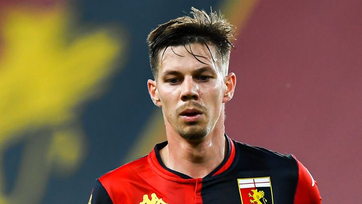 GENOA, ITALY - OCTOBER 24: Miha Zajc of Genoa during the Serie A match between Genoa CFC and Fc Internazionale at Stadio Luigi Ferraris on September 20, 2020 in Genoa, Italy. (Photo by Paolo Rattini/Getty Images) Genoa, da Czyborra a Zajc e le scelte in attacco: la probabile formazione anti-Napoli - immagine 1