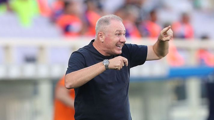 FLORENCE, ITALY - SEPTEMBER 12: Massimiliano Alvini manager of AC Reggiana gestures during the pre-season friendly match between ACF Fiorentina and AC Reggiana at Artemio Franchi on September 12, 2020 in Florence, Italy. (Photo by Gabriele Maltinti/Getty Images) Alvini: “Mi fido ciecamente di Dessers e Okereke, due titolari sono in dubbio” - immagine 1