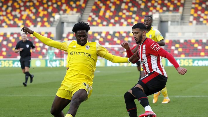 BRENTFORD, ENGLAND - OCTOBER 01: Ola Aina of Fulham battles for possession with Said Benrahma of Brentford during the Carabao Cup fourth round match between Brentford and Fulham at Brentford Community Stadium on October 01, 2020 in Brentford, England. Football Stadiums around United Kingdom remain empty due to the Coronavirus Pandemic as Government social distancing laws prohibit fans inside venues resulting in fixtures being played behind closed doors. (Photo by Andrew Couldridge - Pool/Getty Images) BRENTFORD, ENGLAND - OCTOBER 01: Ola Aina of Fulham battles for possession with Said Benrahma of Brentford during the Carabao Cup fourth round match between Brentford and Fulham at Brentford Community Stadium on October 01, 2020 in Brentford, England. Football Stadiums around United Kingdom remain empty due to the Coronavirus Pandemic as Government social distancing laws prohibit fans inside venues resulting in fixtures being played behind closed doors. (Photo by Andrew Couldridge - Pool/Getty Images)
